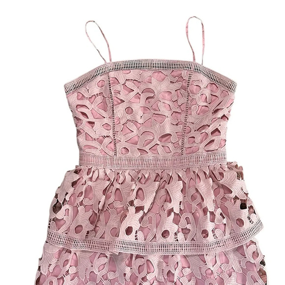 CHI CHI LONDON NWOT Tiered Ruffle Crochet Lace Dress size 8 - Picture 4 of 8